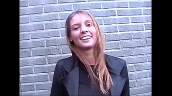 Mature Dutchman picked up a beautiful chick and blew into her pussy after a cunny in the car